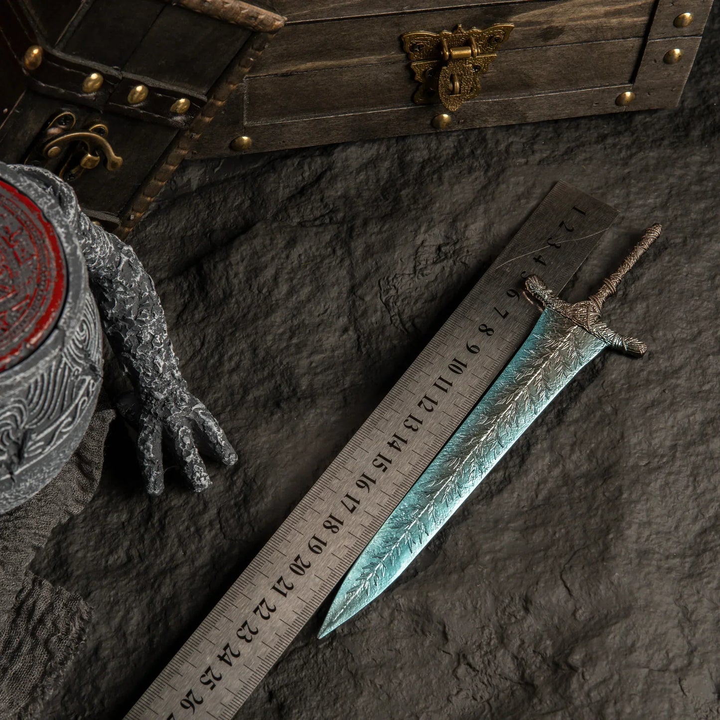 Dark Moon Greatsword